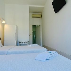 Habitación con 2 Camas Individuales